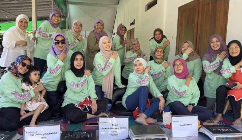 momen Tya Ariestya menjadi panitia kurban (instagram.com/tya_ariestya)