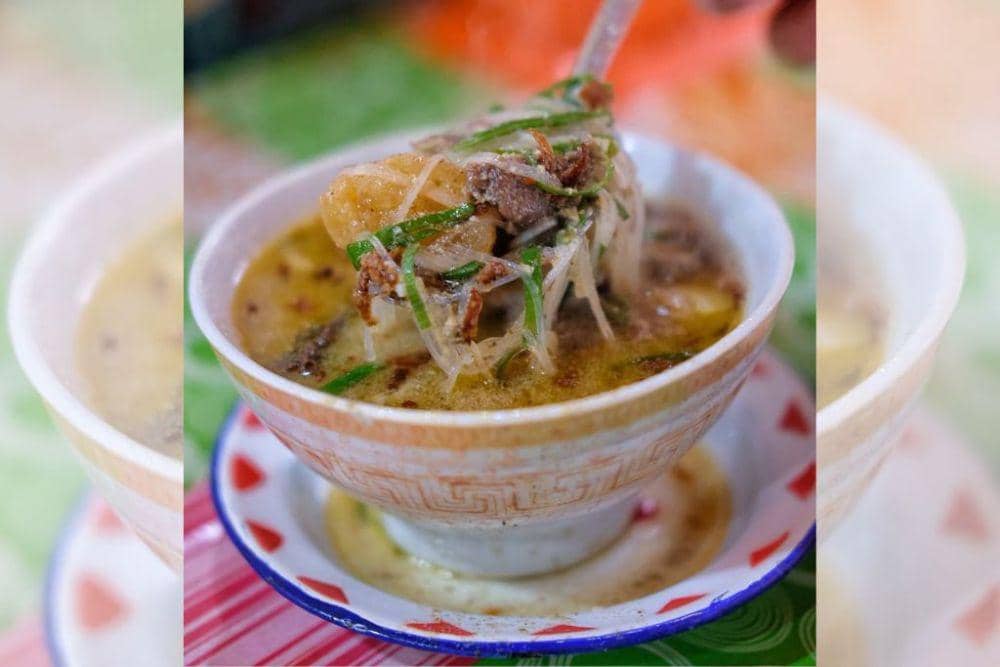 Sop saudara, hidangan olahan daging sapi khas Sulawesi Selatan. (Instagram.com/posivoods)