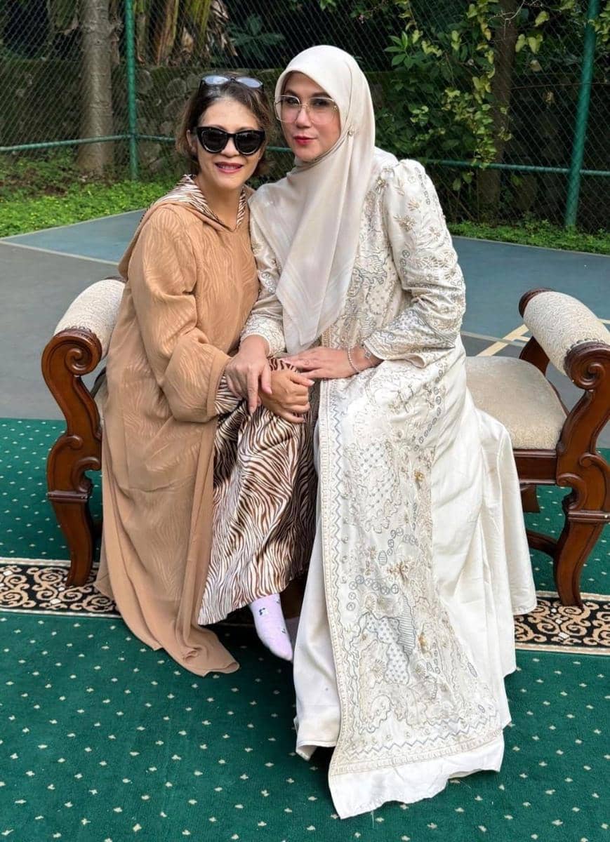 gaya artis yang merayakan Idul Adha (instagram.com/marinizumarnisreal)