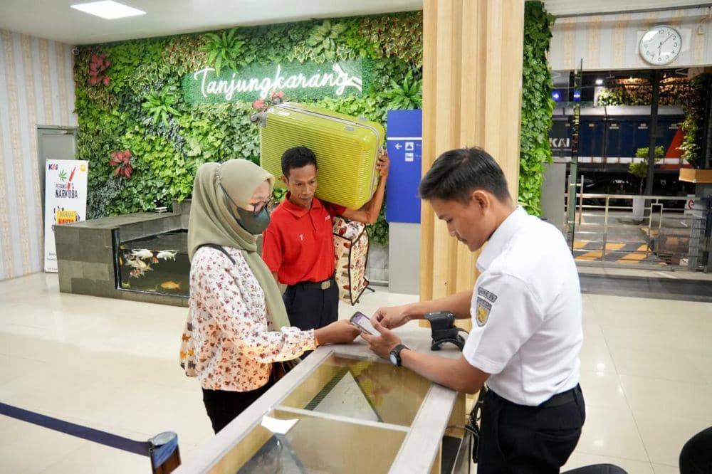 Okupansi pelanggan Kereta Api mencapai 127 persen selama masa libur Idul Adha 2024. (Dok. PT KAI Divre IV Tanjungkarang).