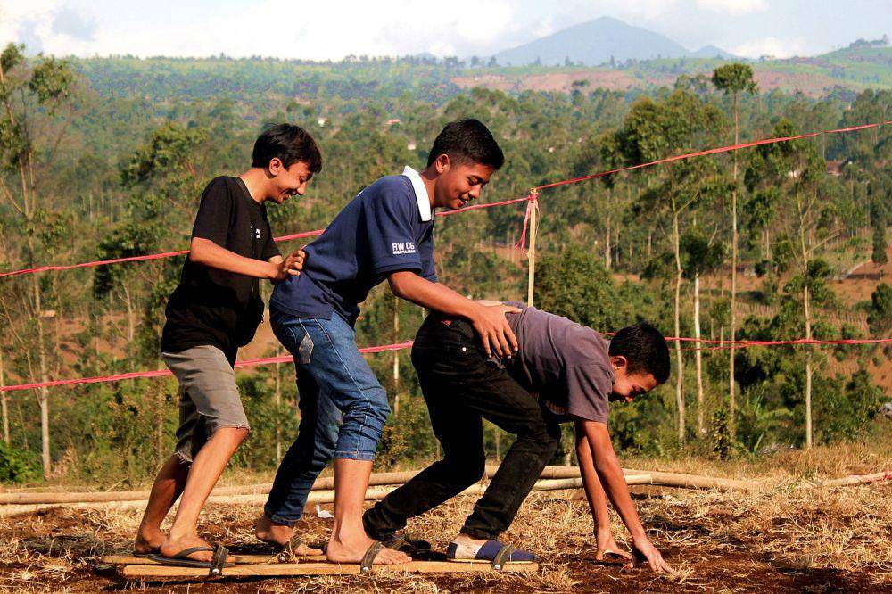 ilustrasi permainan bakiyak (commons.m.wikimedia.org/Abdulrohmatt)