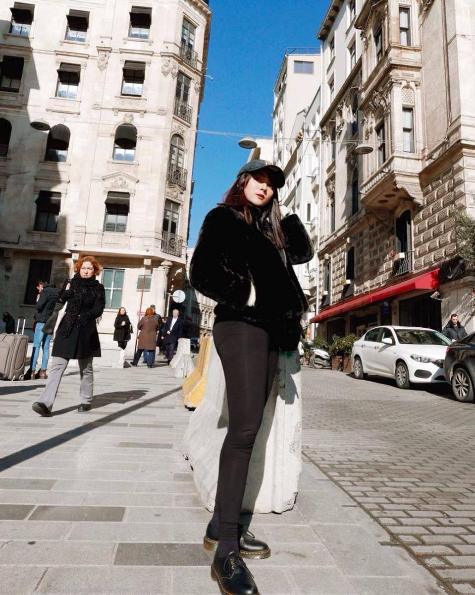 inspirasi all black outfit Jasmine Nadiko (instagram.com/jasminenadiko)