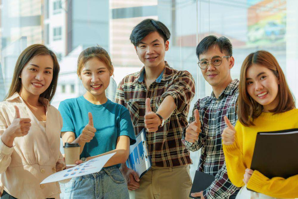 Ilustrasi fresh graduate sedang mengikuti program leadership (123rf.com/itchaznong)