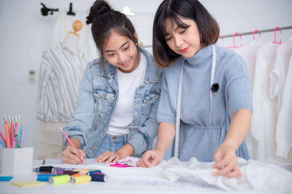 Ilustrasi fresh graduate mengikuti training (123rf.com/pakornmay)