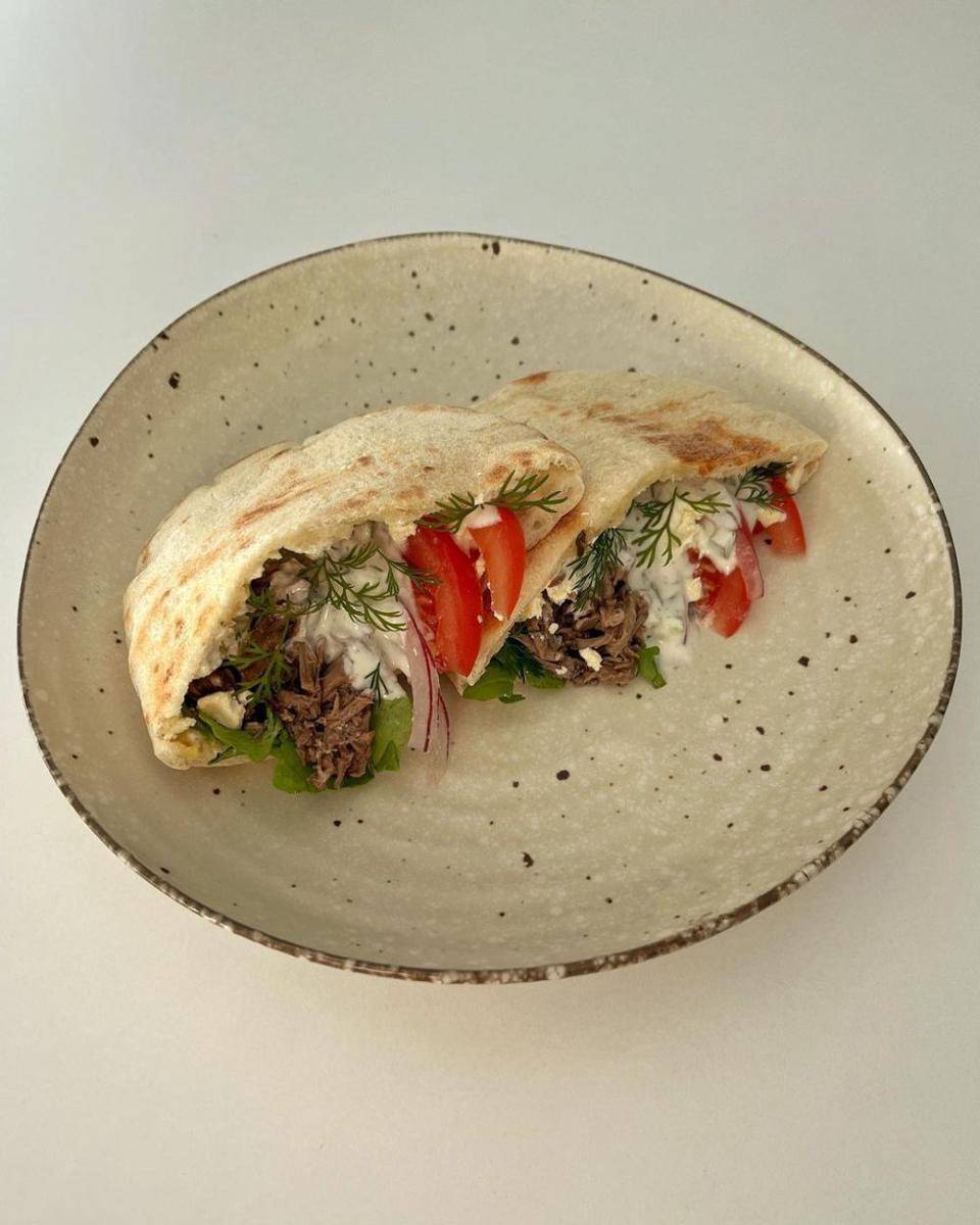 ilustrasi lamb gyros (instagram.com/onthehauteplate)