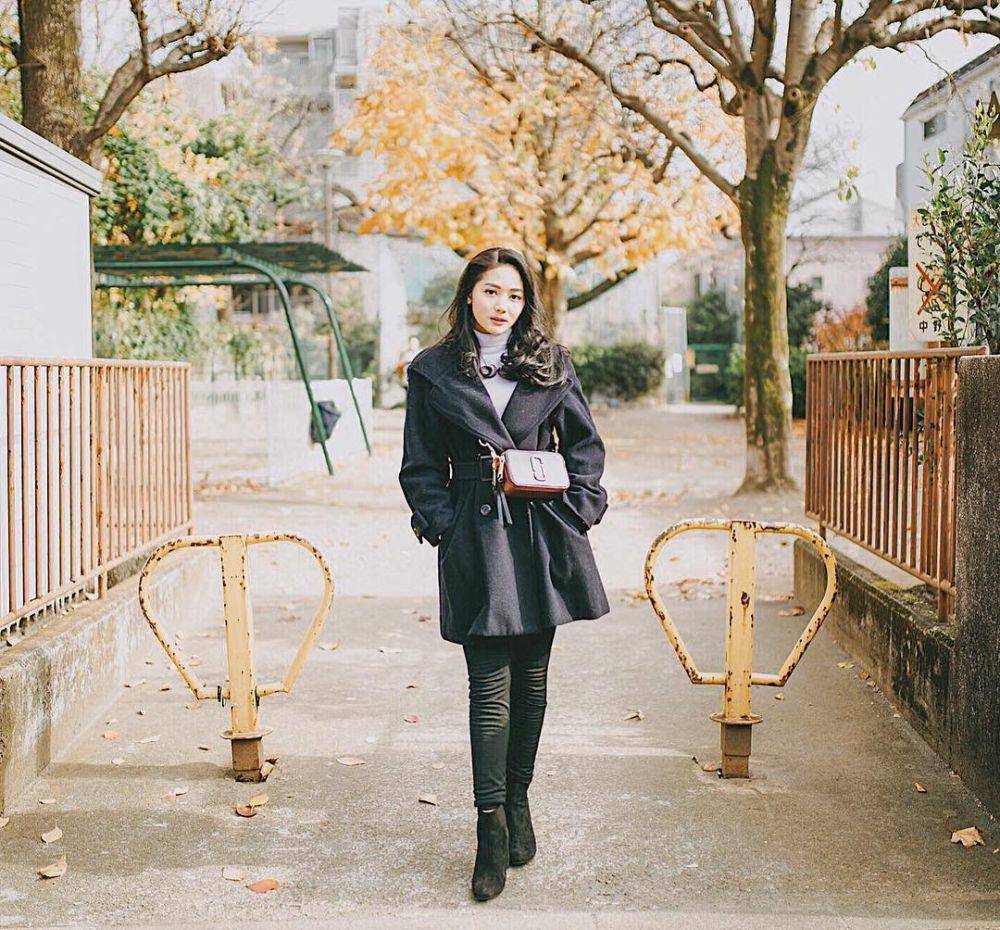 inspirasi all black outfit Jasmine Nadiko (instagram.com/jasminenadiko)