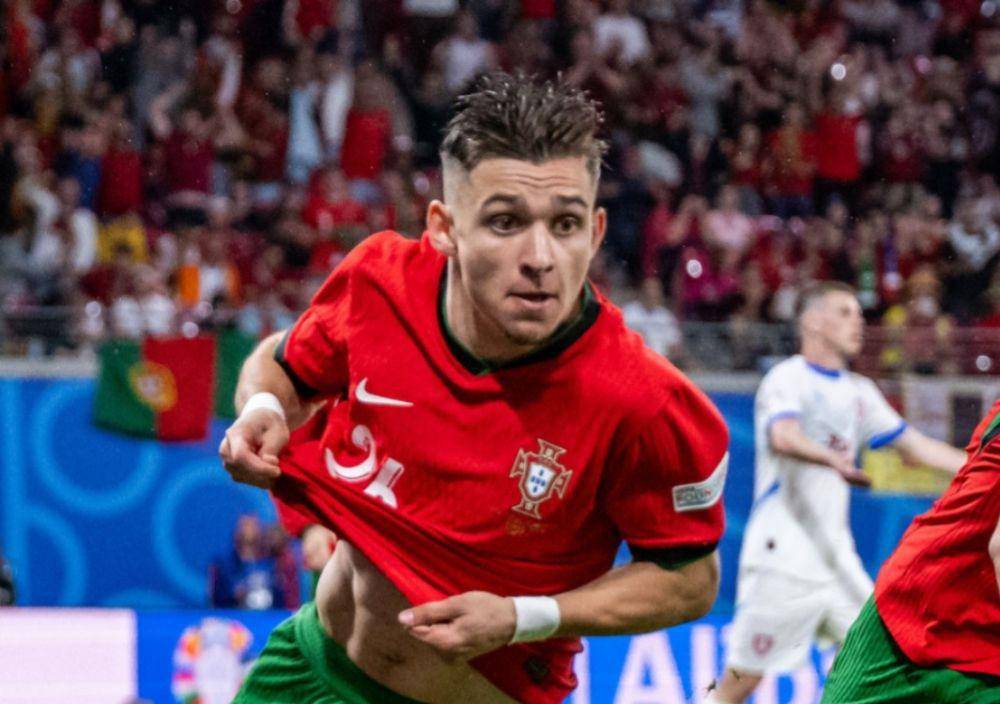 Selebrasi Francisco Conceicao usai jebol gawang Ceko, Rabu (19/6/2024). (X/@EURO2024).