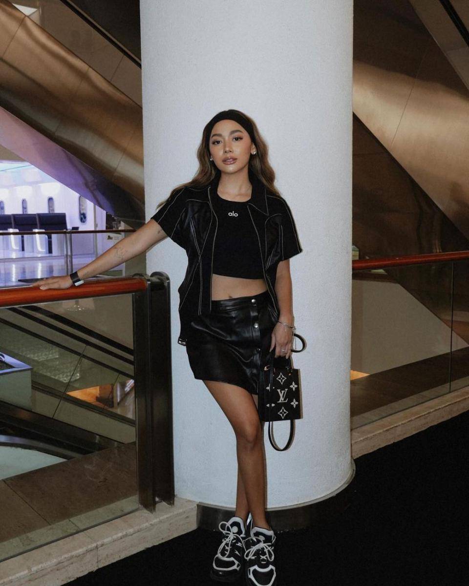 inspirasi all black outfit Jasmine Nadiko (instagram.com/jasminenadiko)