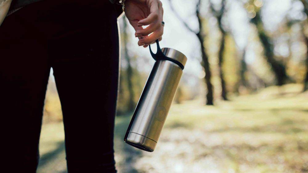 ilustrasi tumbler air minum (unsplash.com/Bluewater Sweden)