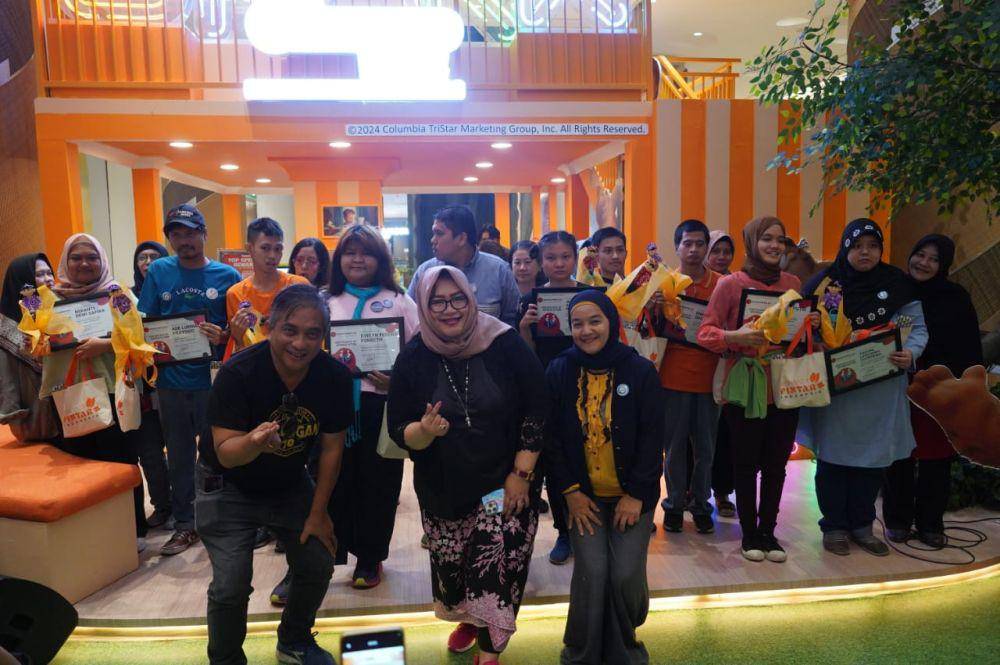 Anak-anak penyandang disabilitas mengikuti pelatihan menjadi content creator. (dok Marcommads)