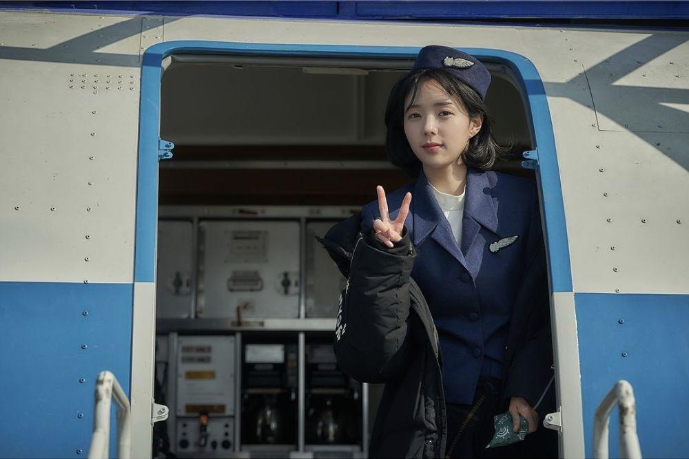 7 Cuplikan Chae Soo Bin di Film Hijack 1971, Perankan Sosok Pramugari