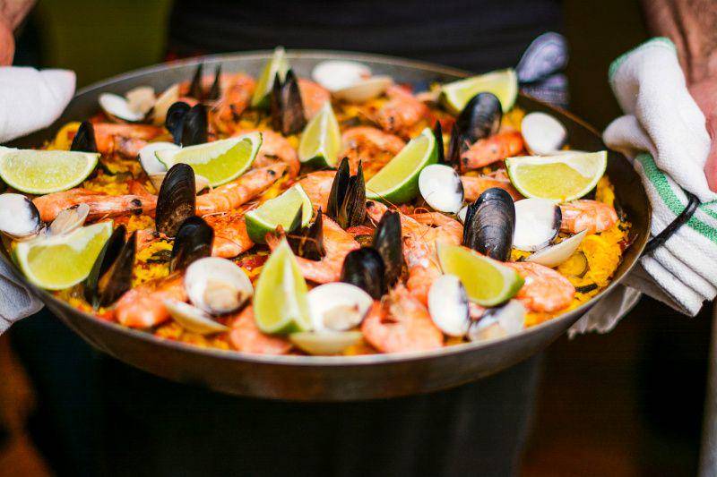 gambar paella (unsplash.com/Kaitlin Dowis)