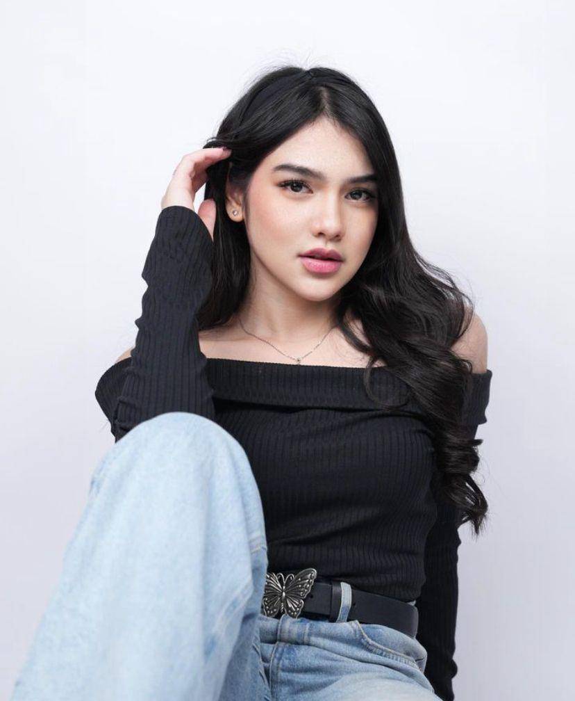 biodata dan profil Davina Karamoy (Instagram.com/davinaakaramoy)