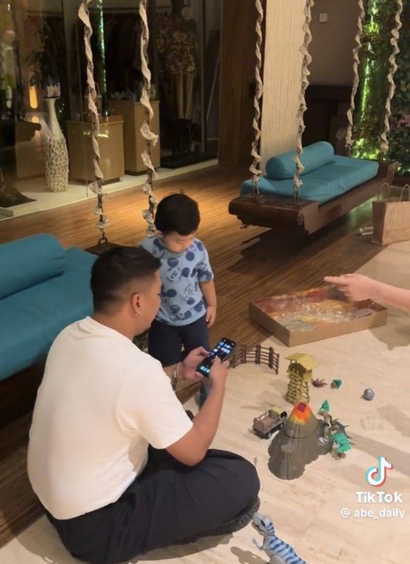 potret Sal Priadi ketemu Abe Cekut (tiktok.com/abe_daily)