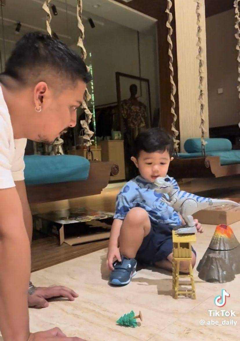 potret Sal Priadi ketemu Abe Cekut (tiktok.com/abe_daily)