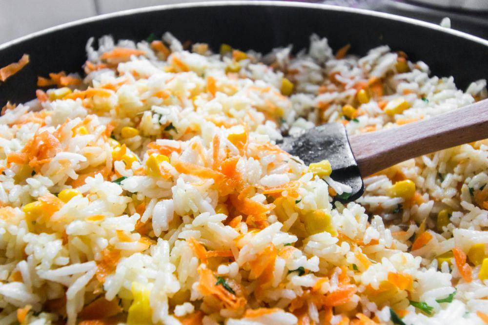 ilustrasi memasak nasi goreng (unsplash.com/Louis Hansel)