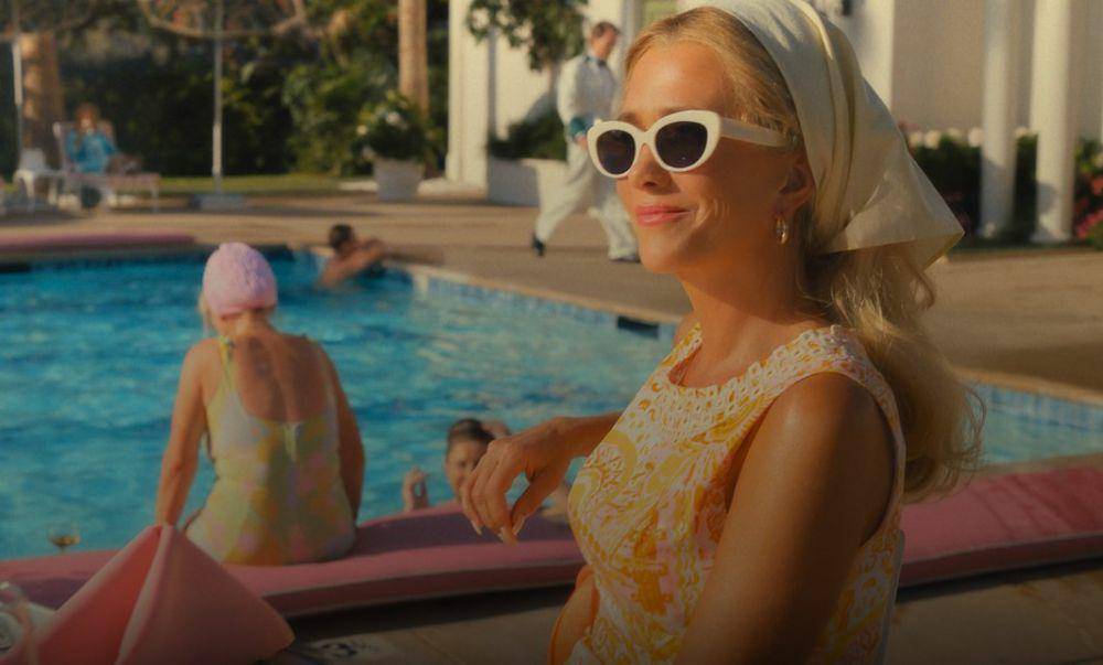 Kristen Wiig dalam serial Palm Royale (dok. Apple Studios/Palm Royale)