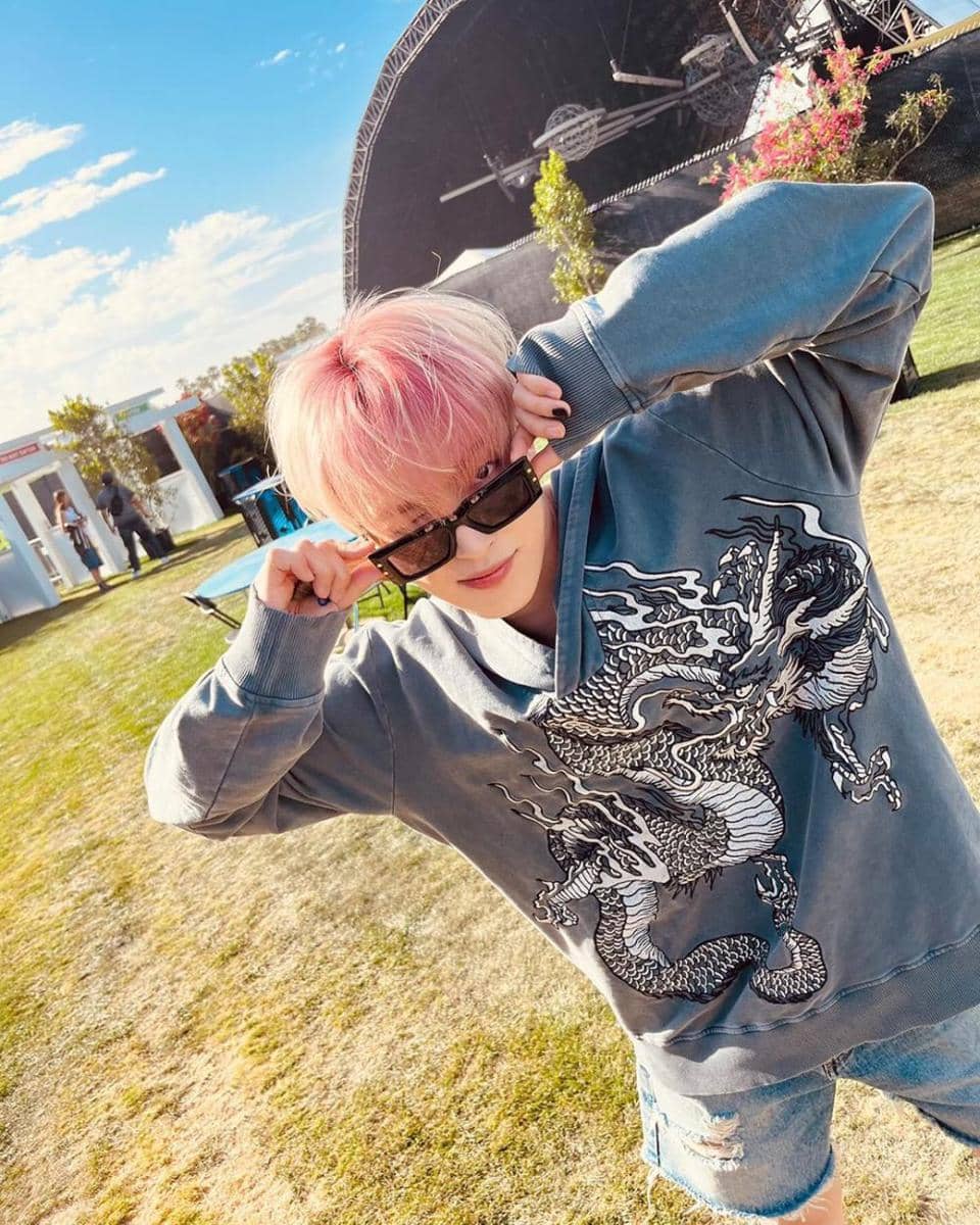 outfit jalan-jalan ala Hongjoong Ateez (instagram.com/@ateez_official)
