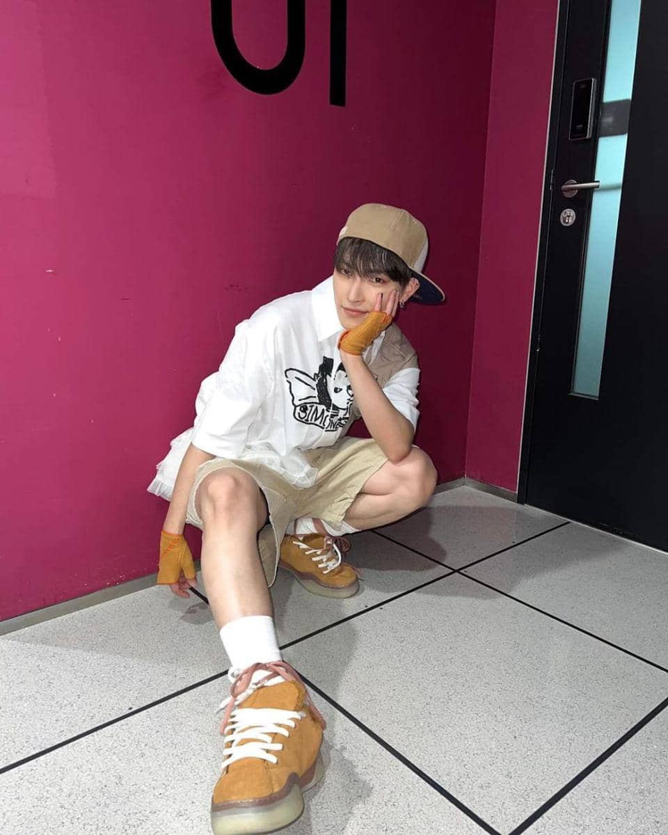 outfit jalan-jalan ala Hongjoong Ateez (instagram.com/@ateez_official)