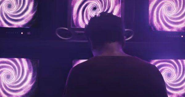 Ali saat terjebak dalam hipnotis Dewi ( Dok. Netflix / Nightmares and Daydreams )