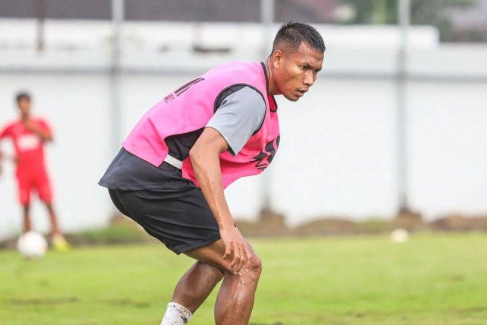 Amir Hamzah Nazalima dalam sesi latihan PSM Makassar di Stadion Kalegowa Pallangga pada 10 Desember 2023. (Instagram.com/psm_makassar)