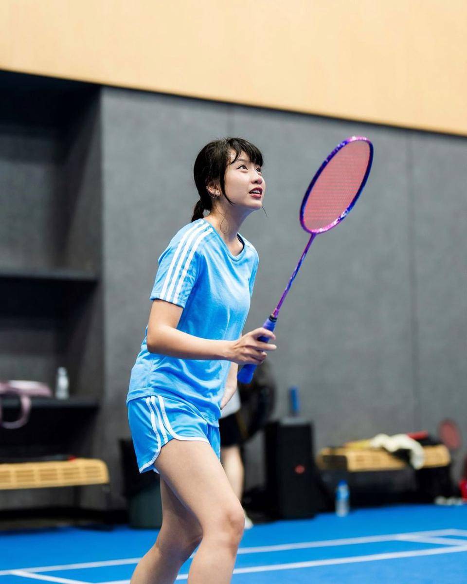 potret Ghea Indrawari main badminton (instagram.com/gheaindrawari)