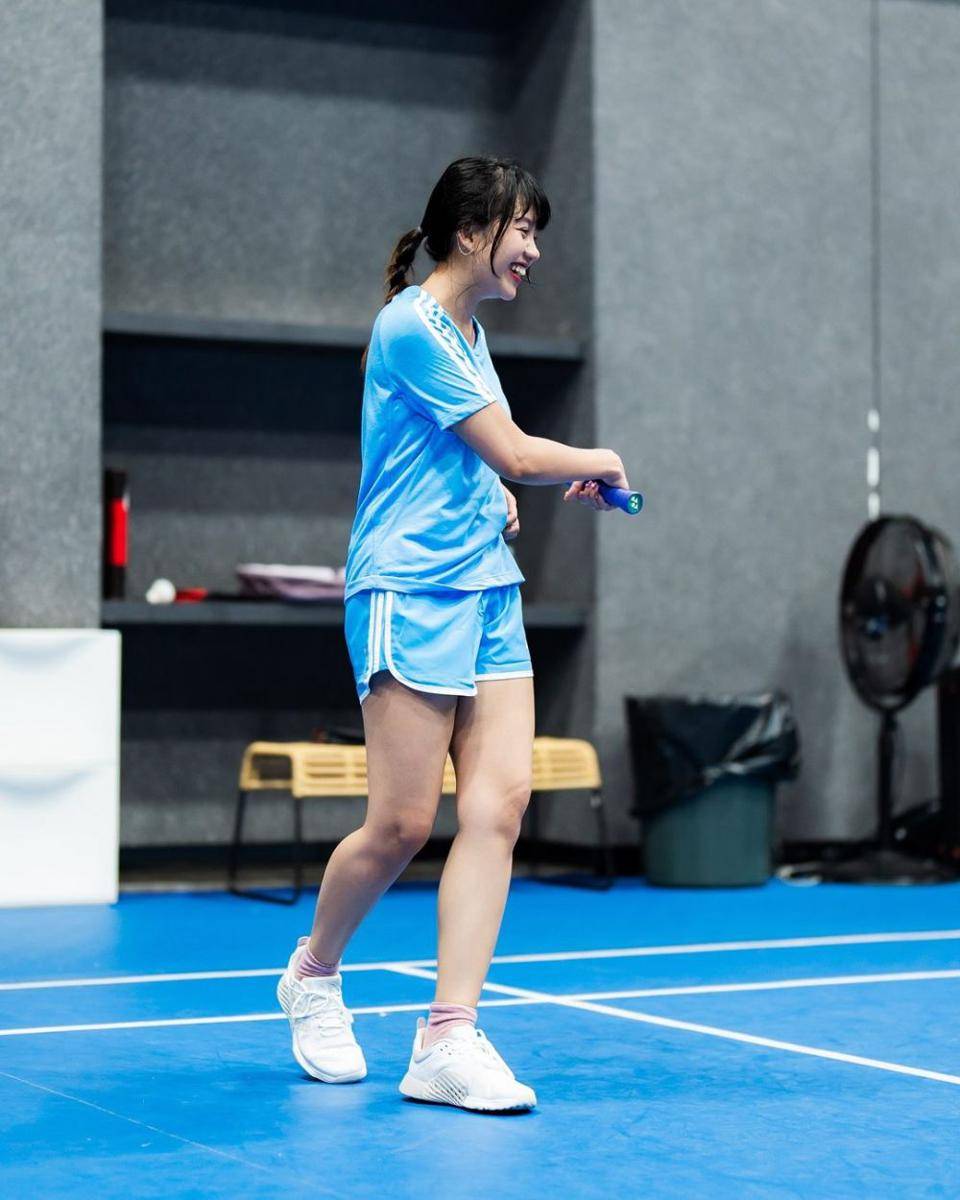 potret Ghea Indrawari main badminton (instagram.com/gheaindrawari)