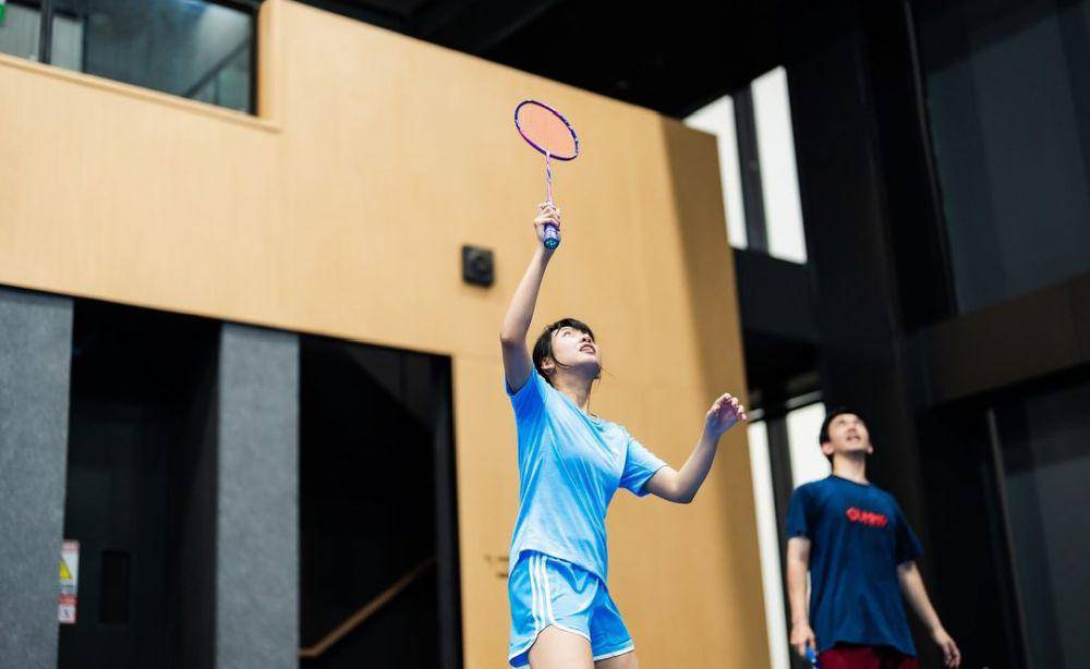 potret Ghea Indrawari main badminton (instagram.com/gheaindrawari)