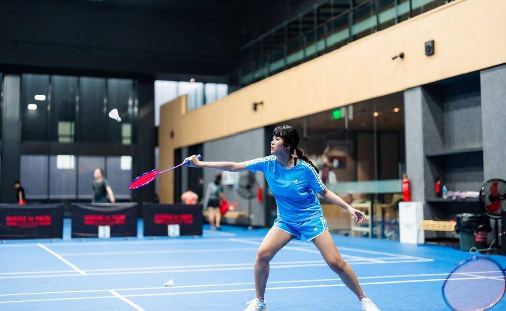 potret Ghea Indrawari main badminton (instagram.com/gheaindrawari)
