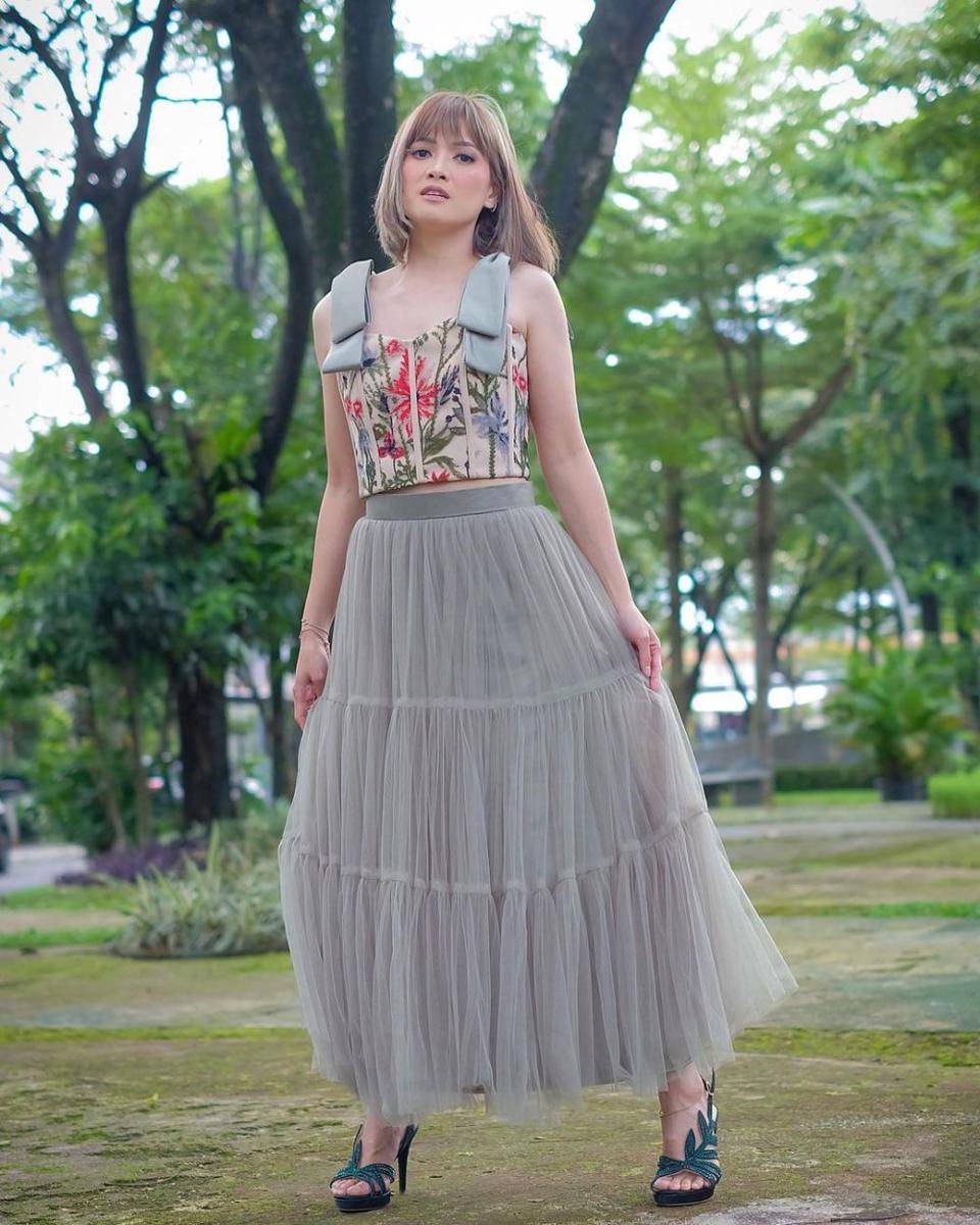 Baju pesta ala Chika Jessica (instagram.com/chikajessica88)