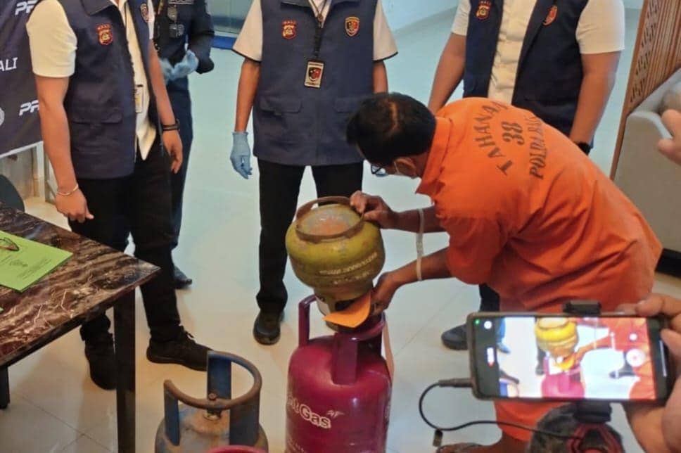 Pelaku pengoplosan gas LPG 3 kg subsidi (Dok.IDN Times/Istimewa)