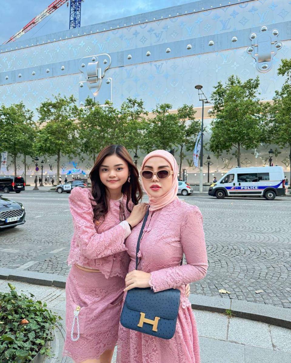 potret Bella Shofie dan putri sambung (instagram.com/bellashofie_rigan)