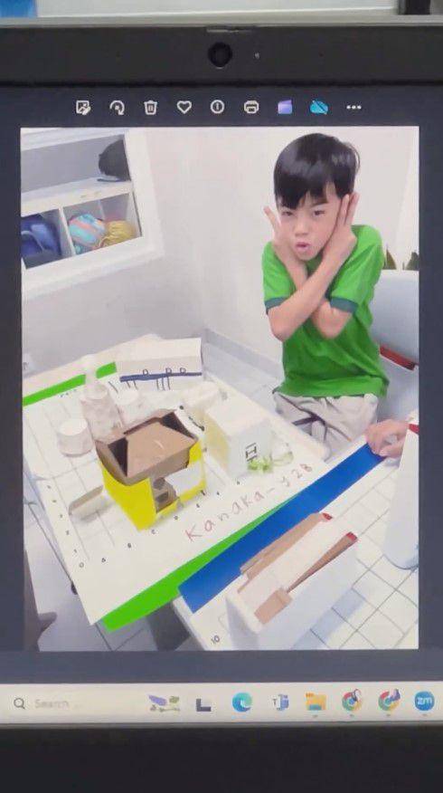 Tya Ariestya ambil rapor anak (Instagram.com/tya_ariestya)