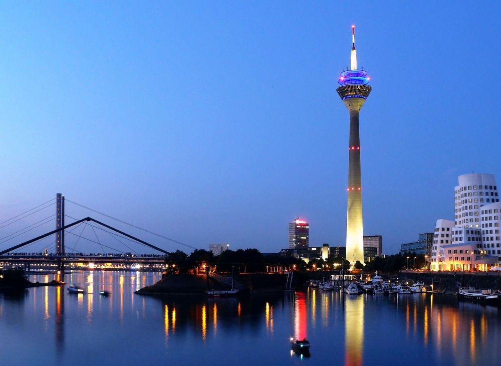 Rhine Tower, Düsseldorf (pixabay.com/Anja)