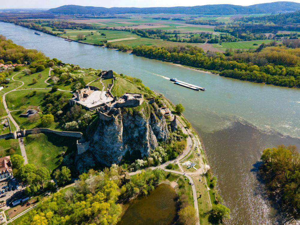 Devin Castle (unsplash.com/Florian Haider)