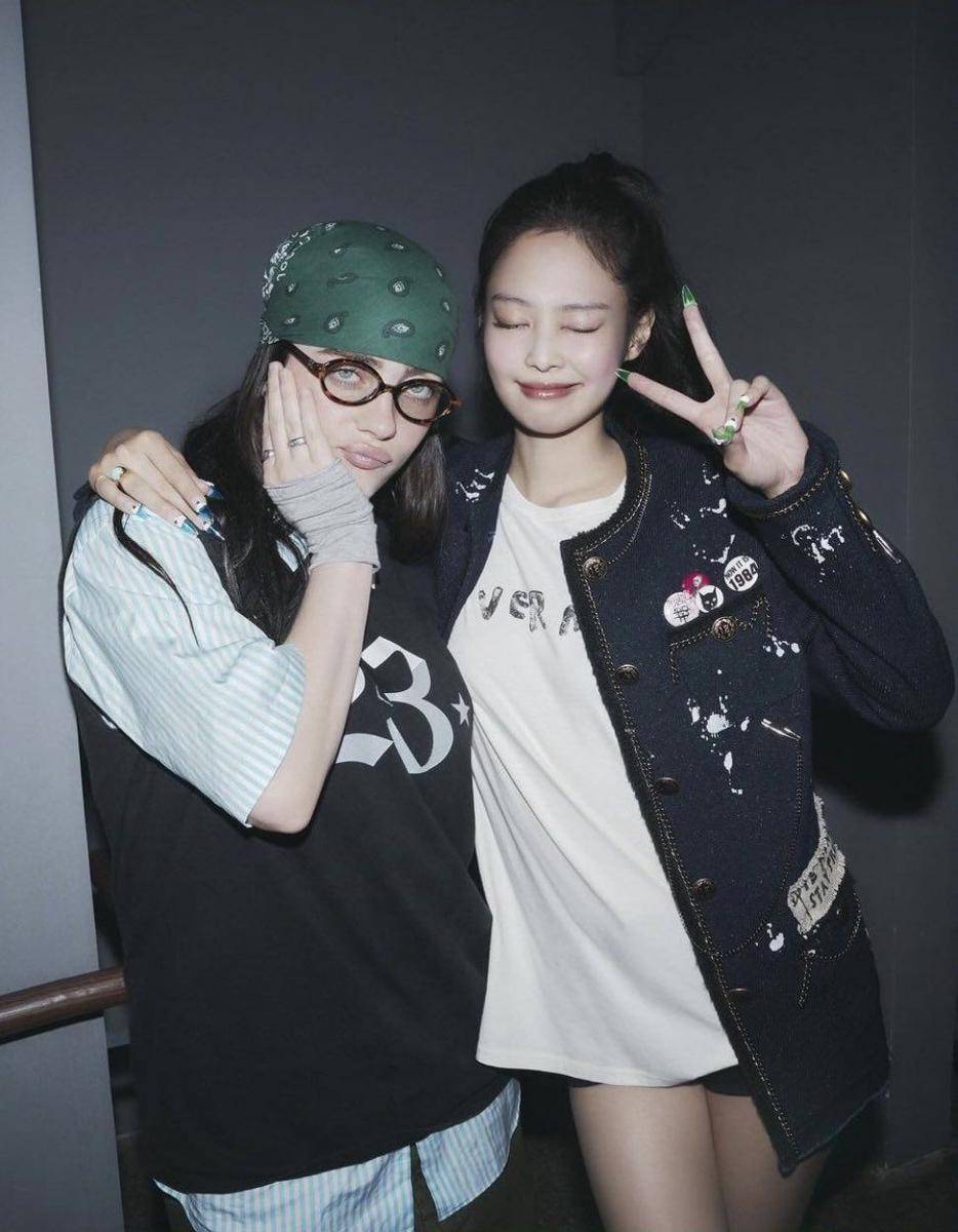 momen Jennie BLACKPINK dan Billie Eilish (twitter.com/blackpinkglobal)