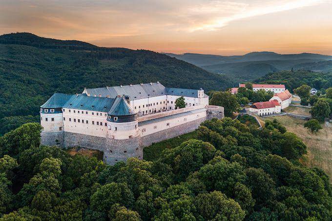 The Cerveny Kamen Castle (googleusercontent.com/Hrad Červený Kameň)
