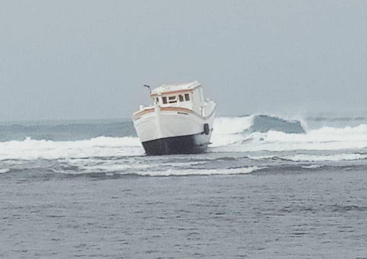 Kapal terdampar (Dok. IDN Times/BPBD Lebak)
