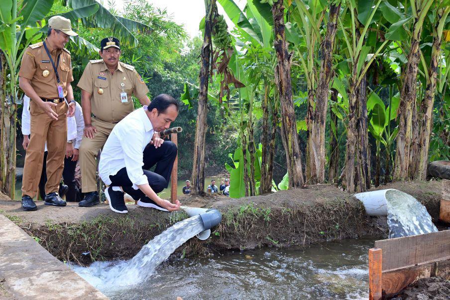 Antisipasi Kekeringan Pertanian, Jokowi Berikan Pompa Air di Jateng
