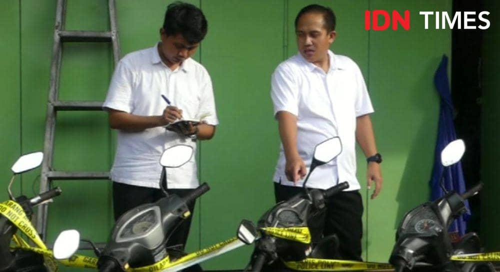 Petugas sebut lokasi judi online juga sebagai tempat pembuatan akun judi, Rabu (19/6/2024).(IDN Times/Foto : Mas Sal)