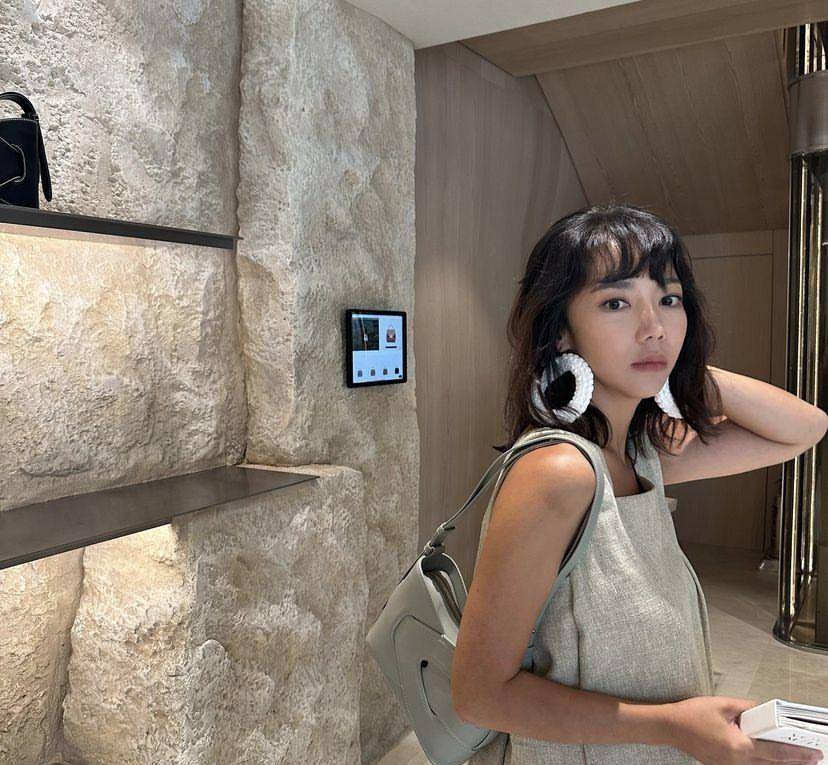 Lee Yoon Jin jadi Direktur Pemasaran di hotel mewah di Bali (Instagram.com/yoonj.lee)
