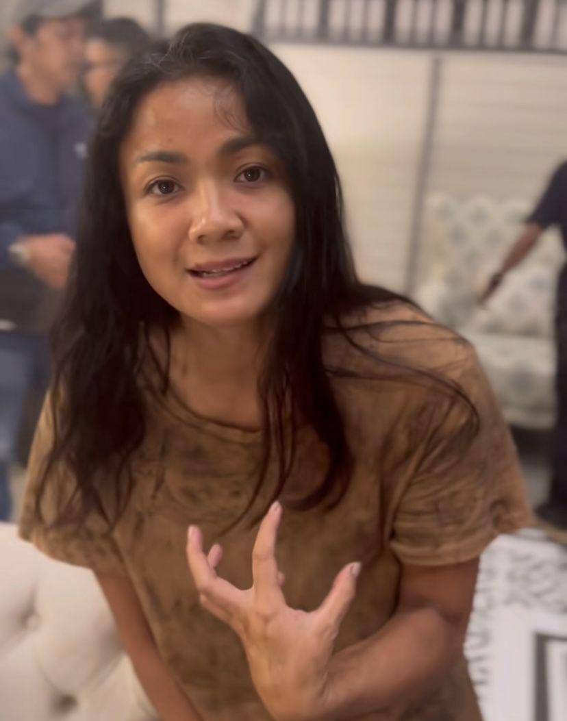 potret perjuangan Nirina Zubir syuting serial Nighmares and Daydreams di Bantar Gebang (Instagram.com/nirinazubir_)