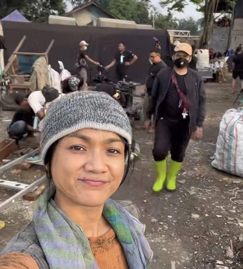 potret perjuangan Nirina Zubir syuting serial Nighmares and Daydreams di Bantar Gebang (Instagram.com/nirinazubir_)