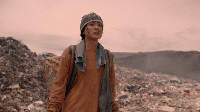 potret perjuangan Nirina Zubir syuting serial Nighmares and Daydreams di Bantar Gebang (Instagram.com/nirinazubir_)