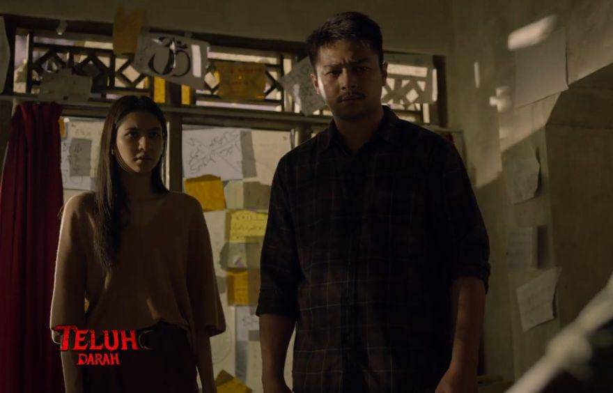 Deva Mahenra dan Mikha Tambayong di serial Teluh Darah (dok. Rapi Films/Teluh Darah)