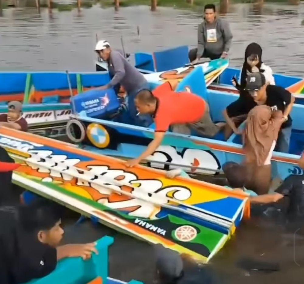 Speedboat Wisata Terbalik di Sungai Tebing Gerinting, 2 Remaja Tewas