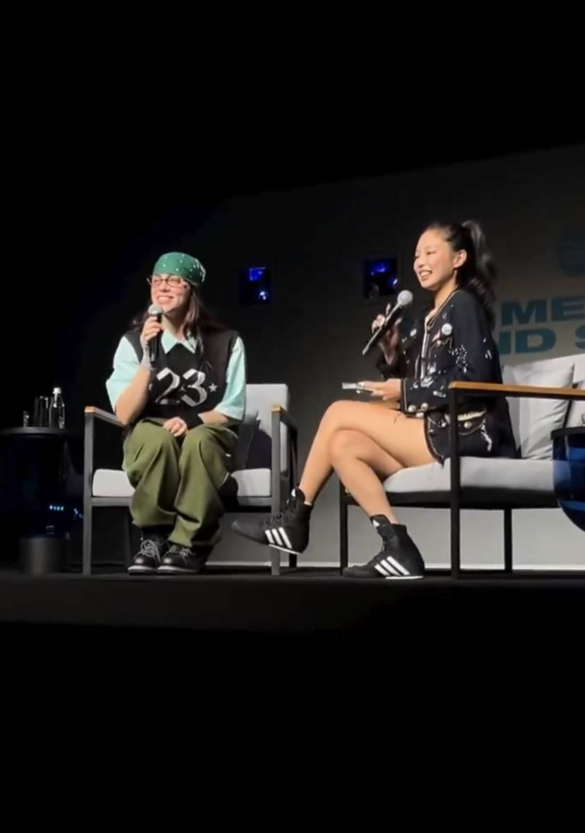 momen Jennie BLACKPINK dan Billie Eilish (twitter.com/blackpinkglobal)