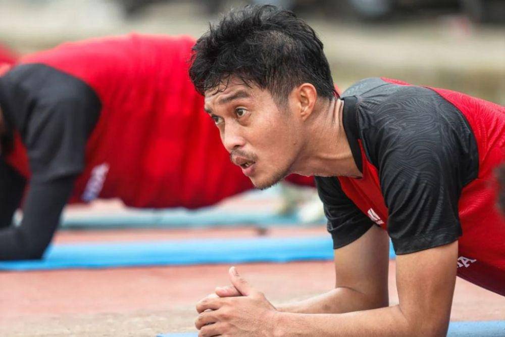 Akbar Tanjung dalam sesi latihan PSM Makassar di Stadion Kalegowa Pallangga pada 28 April 2024. (Instagram.com/psm_makassar)
