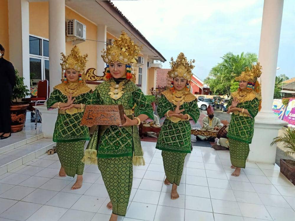 Disdikbud OKU Timur juga telah mendaftarkan Tari Sambut Sebiduk Sehaluan ke Kemenkumham RI. (dok. Pemkab OKU Timur)