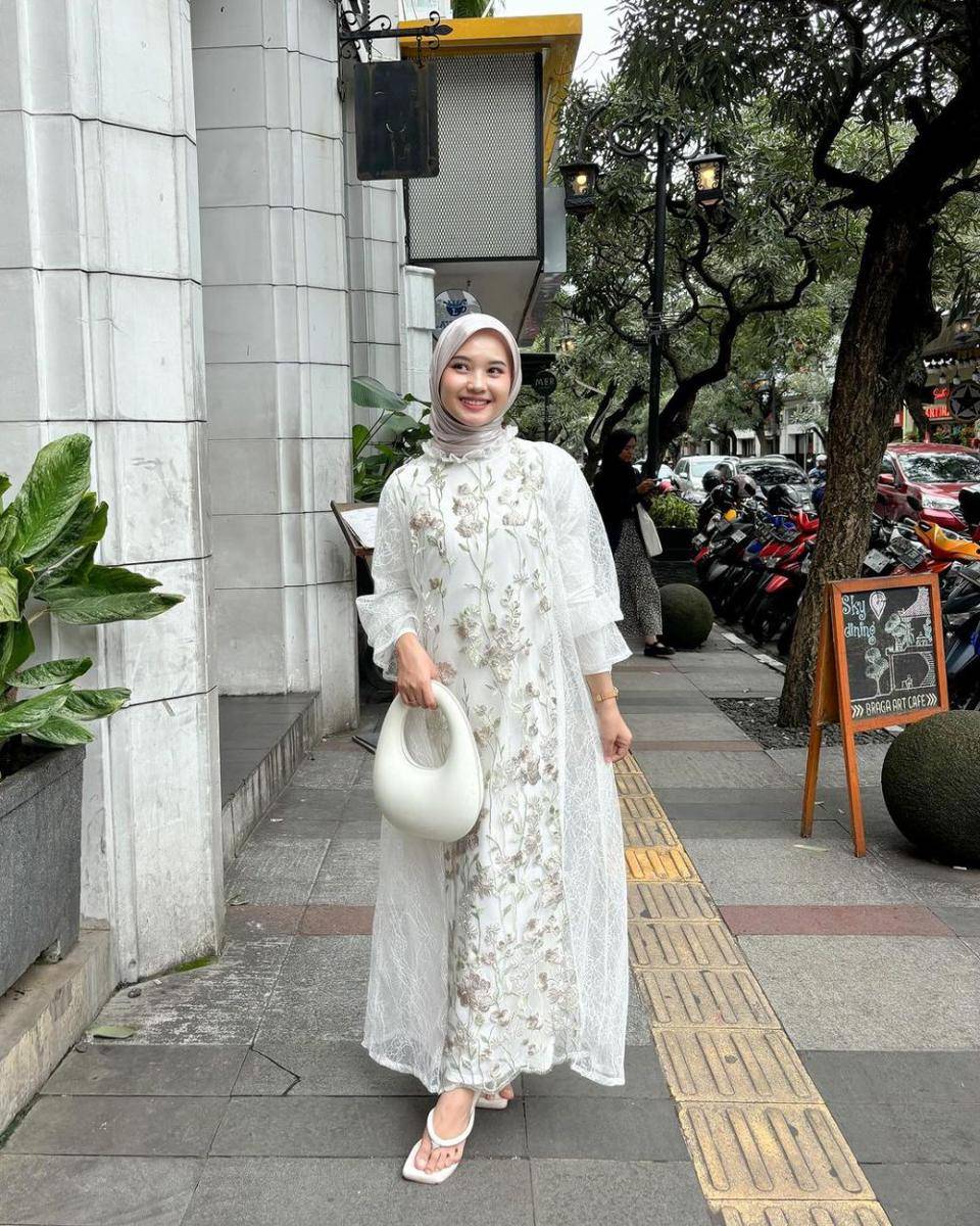 ragam outfit brokat Siska Amera (instagram.com/siskaamera)